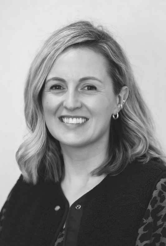 Headshot image of Jennifer Honour